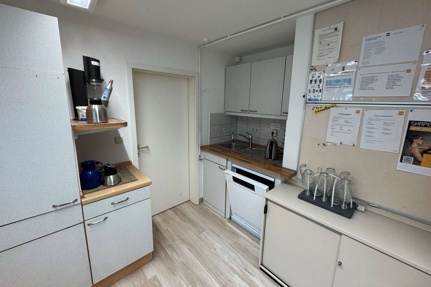 Blick in die Teeküche (EG)