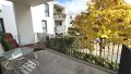 schöner überdachter Balkon