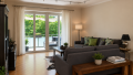 großzügiges Wohnzimmer