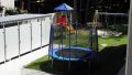 Spielplatz vor dem Haus