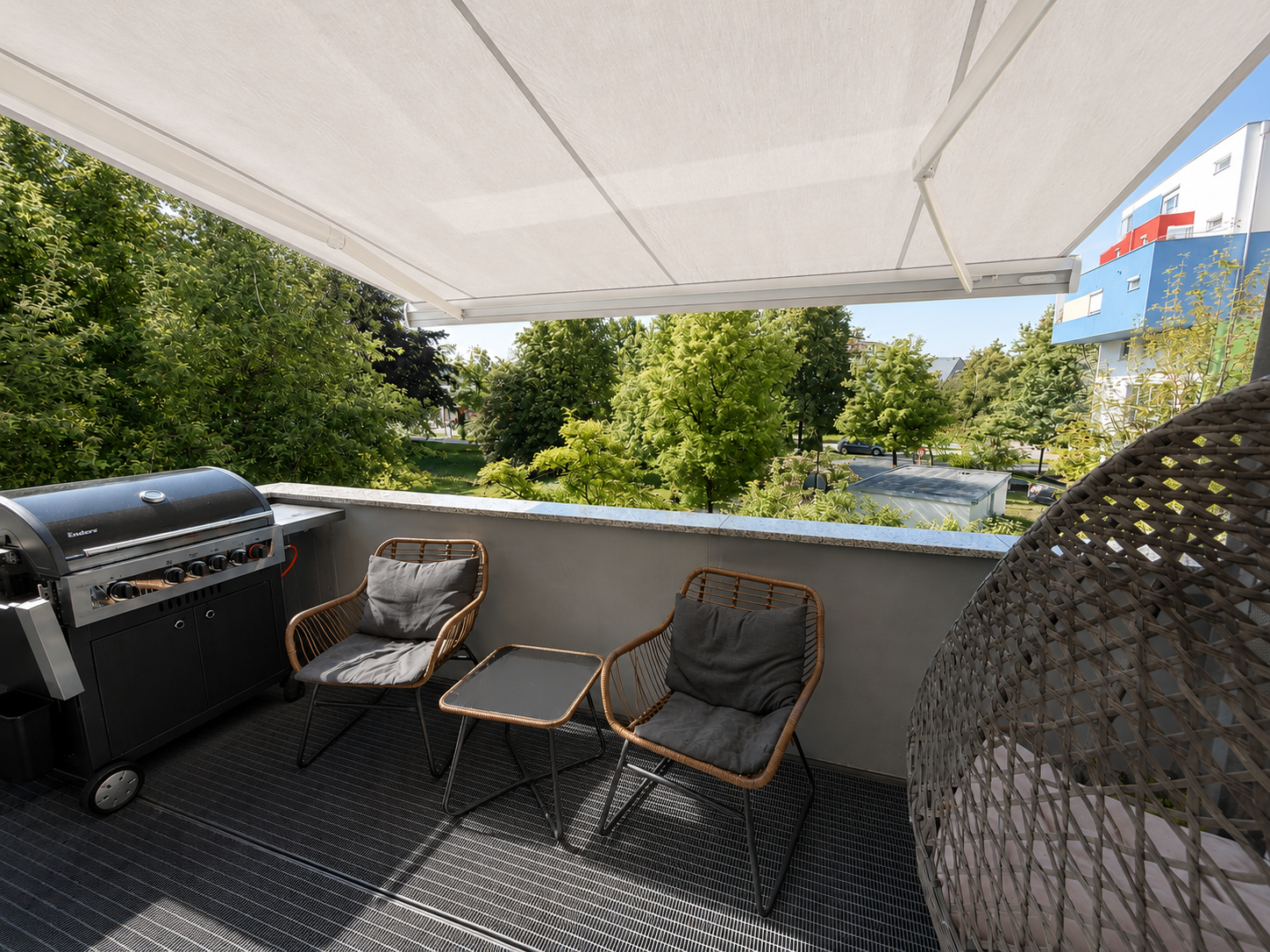 Sonniger Balkon