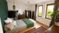 großzügiges Schlafzimmer
